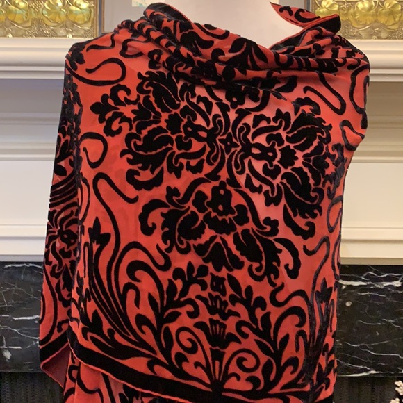 Silk and cut velvet, fringed blk & red scarf - Picture 2 of 6